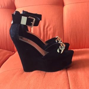 Black Suede guess platform wedges size 7